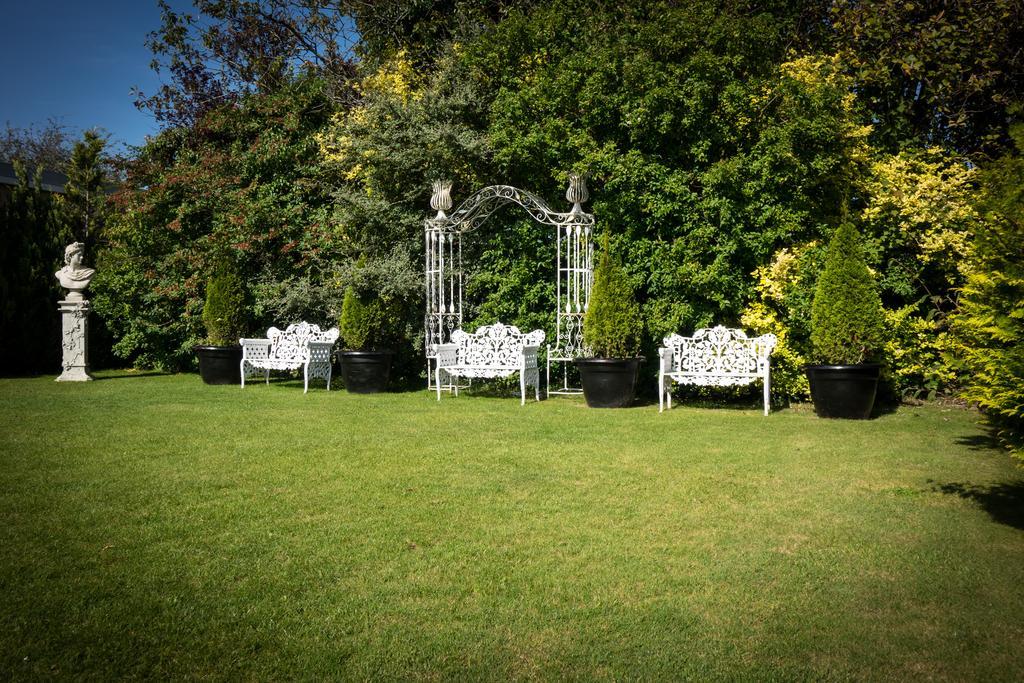 לאוראה Meadow Court Hotel מראה חיצוני תמונה