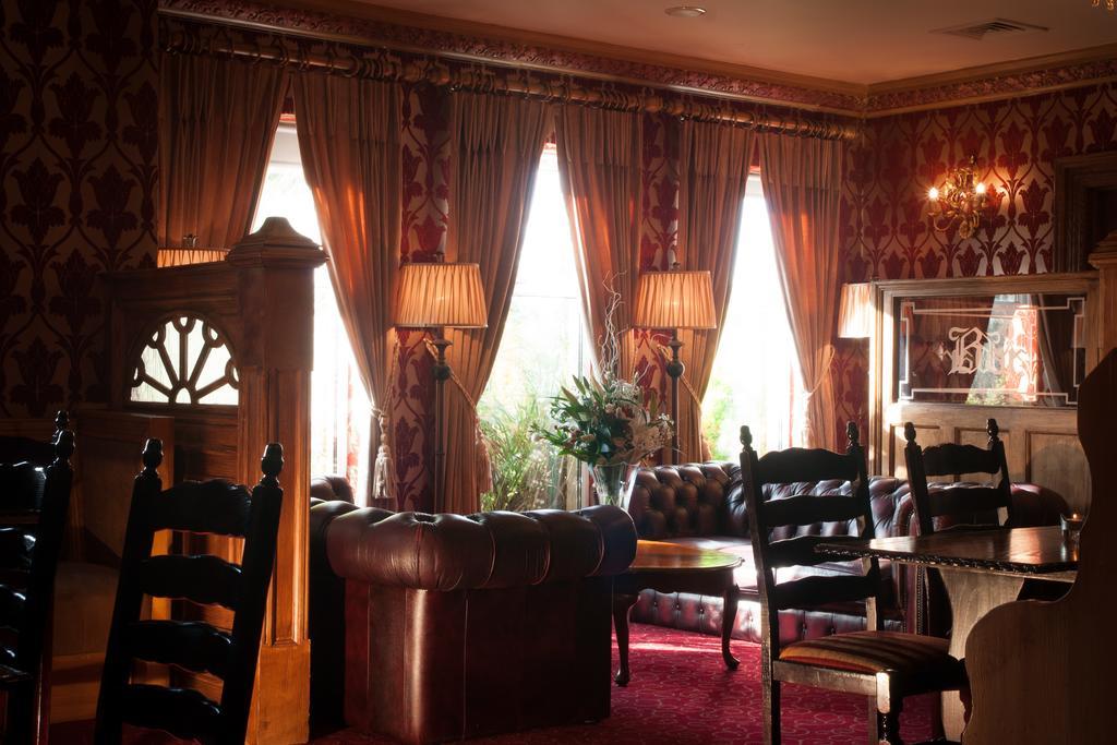 לאוראה Meadow Court Hotel מראה חיצוני תמונה