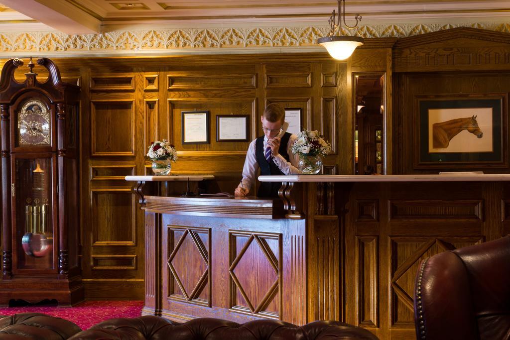 לאוראה Meadow Court Hotel מראה חיצוני תמונה