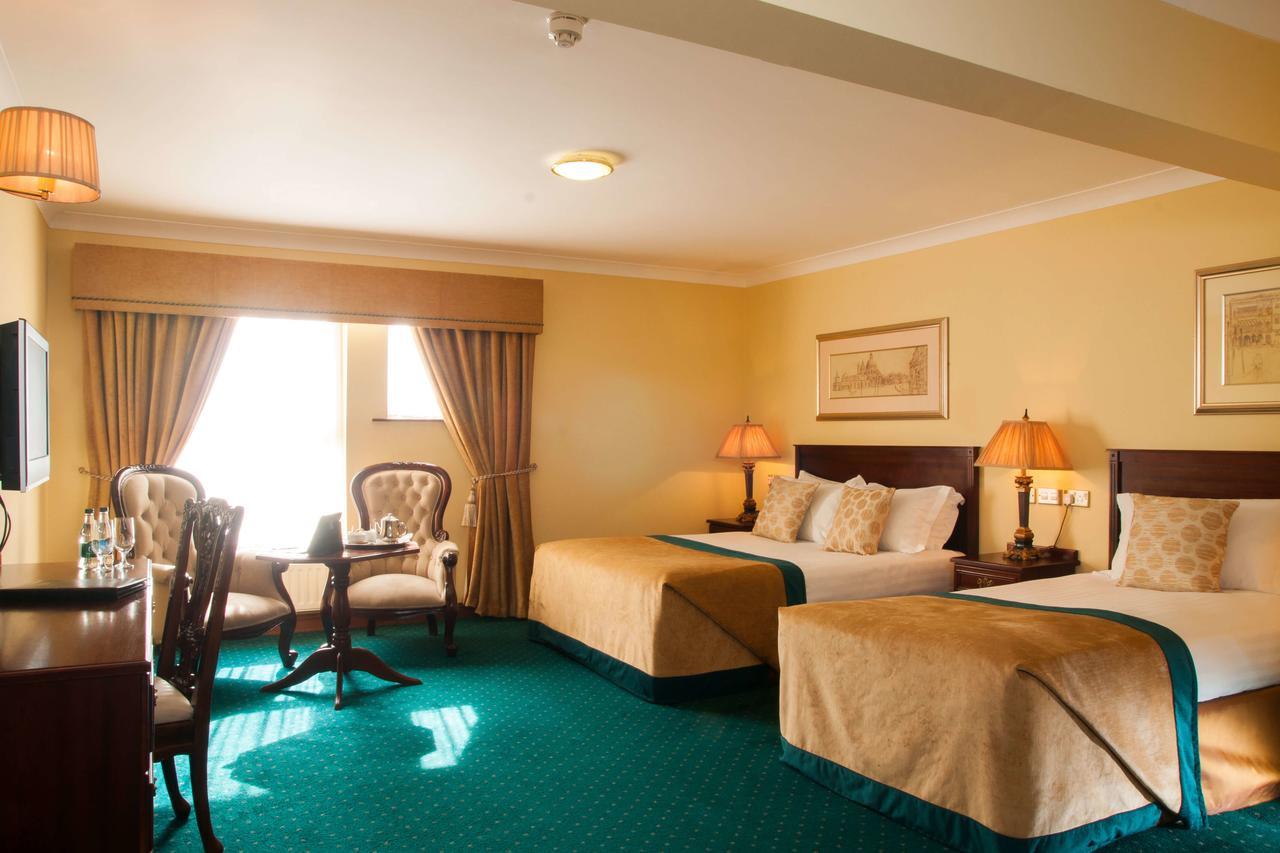 לאוראה Meadow Court Hotel מראה חיצוני תמונה